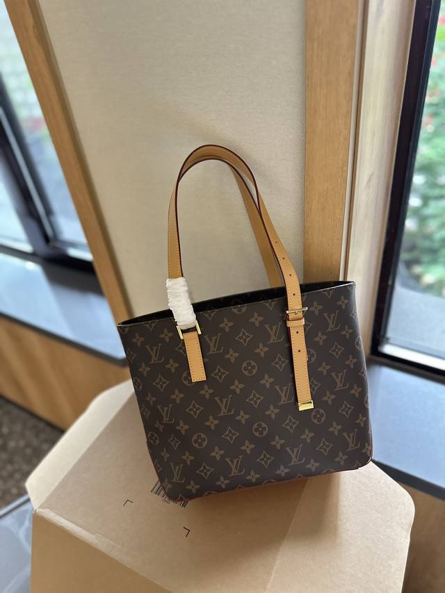 礼盒包装 Lv水桶包 日本中古 Vintage包包v老花村上隆限定薇薇安手提女包lv老花限定薇薇安手提！超美！好多网红潮人配宽肩带单肩斜挎背这款包看着简单，搭配