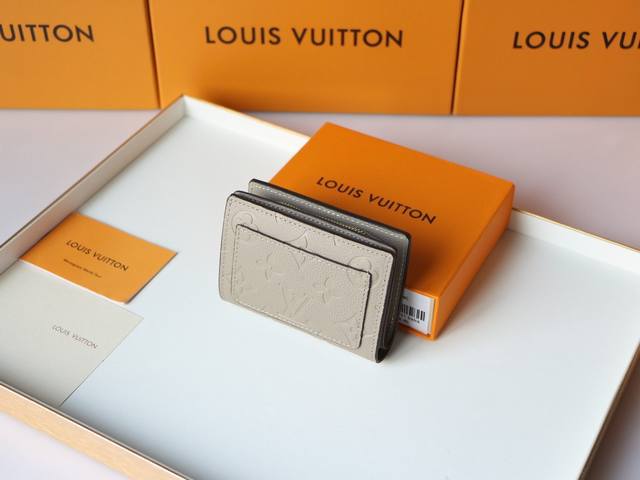 颜色 黑 粉 卡其尺寸 11X8.5M80151 钻石纹压花用柔软的眩光皮革进行了图标的单克图案的压花加工的单克 安特尔皮革制作的“Port Foil Clai 颜色 黑 粉 卡其尺寸 11X8.5M80151 钻石纹压花用柔软的眩光皮革进行了图标的单克图案的压花加工的单克 安特尔皮革制作的“Port Foil Clai