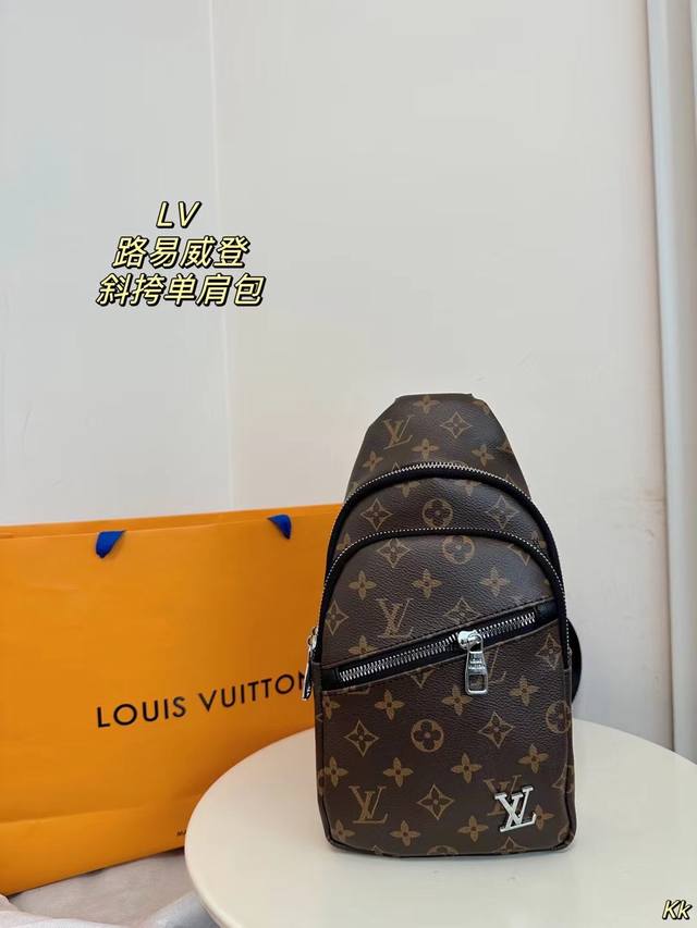 无盒 Louisvuitton路易威登 印花胸包斜挎单肩包 采用精甚镶嵌细工,实物拍摄原厂原版面料配送防尘袋 尺寸17*35Cm 无盒 Louisvuitton路易威登 印花胸包斜挎单肩包 采用精甚镶嵌细工,实物拍摄原厂原版面料配送防尘袋 尺寸17*35Cm