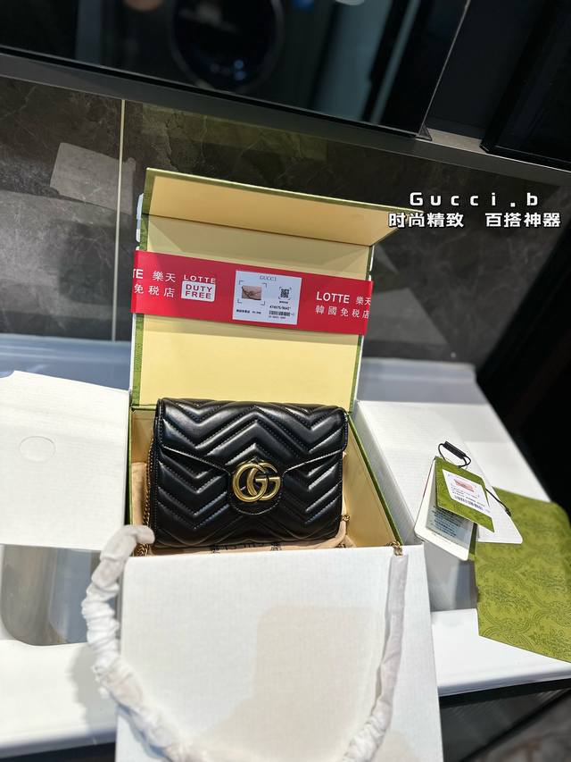 礼盒包装 Gucci古驰marmontwoc 链条包太适合春夏啦 单肩包斜挎包 相机包 美到无法无天的款式 今年简直引领时尚最in元素 做了几个月的款，质量一直