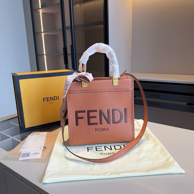 新品推荐 高端货赠送原版丝巾fendi芬迪专柜新款购物袋~Tote托特包!最新小号sunshine绝对超!火爆!采用进口牛皮面料!高端工艺!顶级做工!原版五金! 新品推荐 高端货赠送原版丝巾fendi芬迪专柜新款购物袋~Tote托特包!最新小号sunshine绝对超!火爆!采用进口牛皮面料!高端工艺!顶级做工!原版五金!
