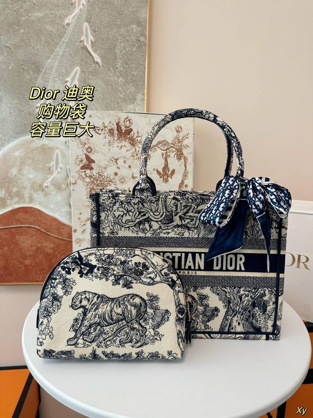 配盒 Dior 迪奥 购物袋 这款有多受追捧已然无需赘述，任何人都能驾驭~出片根本不挑人 非常适合旅行出差随便往那一扔就是一张大片 Obique是越看越顺眼那一