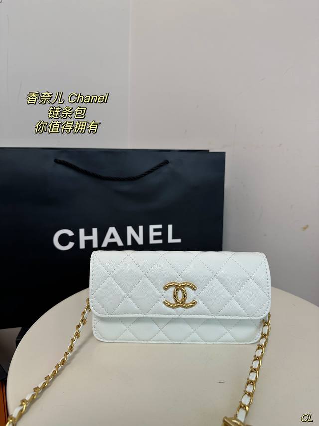 配盒 新款chanel 可调节链条包 肩带可以调节不同的长度，胸包、单肩、斜挎。太喜欢了放下大手机完全没问题 尺寸:19*10Cm