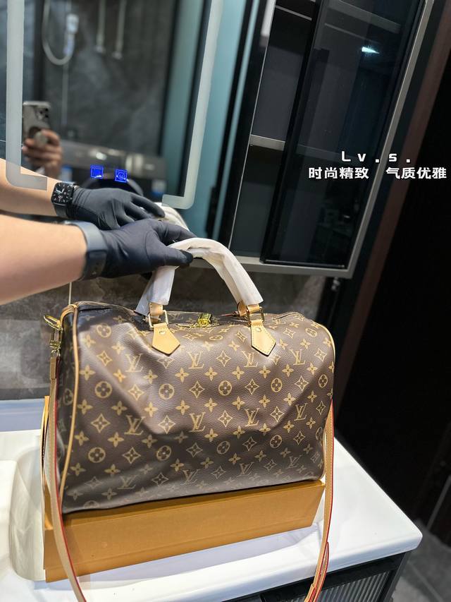 Lv 限量款 Keepall 旅行袋 机场包 无论版型 内里和专柜毫无差别 真正原版复刻 内里可拆卸 火遍全球的爆款机场大包 机车女神包 明星同款 贵气而充满活 Lv 限量款 Keepall 旅行袋 机场包 无论版型 内里和专柜毫无差别 真正原版复刻 内里可拆卸 火遍全球的爆款机场大包 机车女神包 明星同款 贵气而充满活
