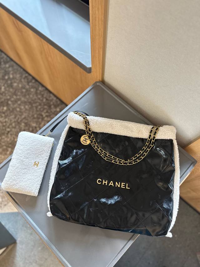 折叠礼盒包装 香奈儿 Chanel 金币毛呢垃圾袋 加上毛茸茸的元素瞬间软绵绵的 一下就温柔起来了。 秋冬很适合背毛绒包! 不仅手感很棒 还能取暖~ 软乎乎毛茸 折叠礼盒包装 香奈儿 Chanel 金币毛呢垃圾袋 加上毛茸茸的元素瞬间软绵绵的 一下就温柔起来了。 秋冬很适合背毛绒包! 不仅手感很棒 还能取暖~ 软乎乎毛茸