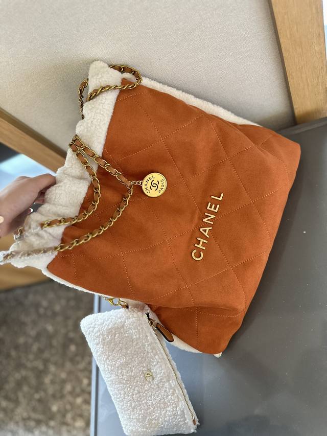 折叠礼盒包装 香奈儿 Chanel 金币毛呢垃圾袋 加上毛茸茸的元素瞬间软绵绵的 一下就温柔起来了。 秋冬很适合背毛绒包! 不仅手感很棒 还能取暖~ 软乎乎毛茸 折叠礼盒包装 香奈儿 Chanel 金币毛呢垃圾袋 加上毛茸茸的元素瞬间软绵绵的 一下就温柔起来了。 秋冬很适合背毛绒包! 不仅手感很棒 还能取暖~ 软乎乎毛茸