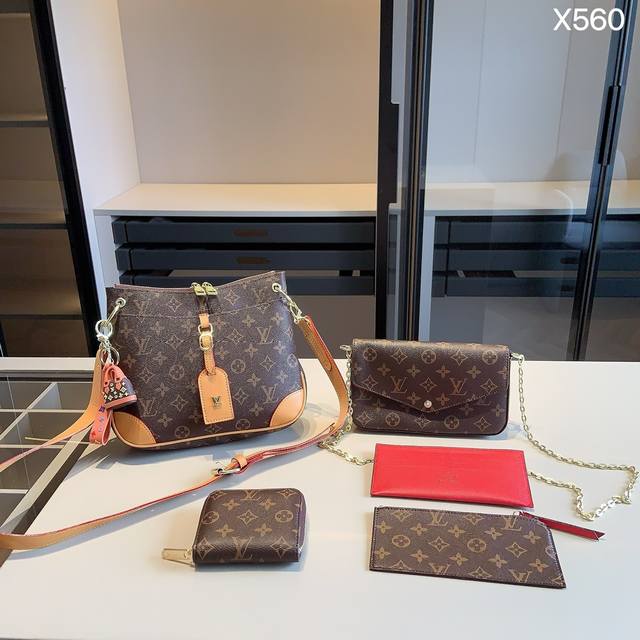 组合上新 全新系列组合x560 Lv斜挎包+Lv信封包+Lv钱包 尺寸 斜挎包:26*21*6 信封包:21*13 钱包:11*10 产品介绍 Lv新款老花系列 组合上新 全新系列组合x560 Lv斜挎包+Lv信封包+Lv钱包 尺寸 斜挎包:26*21*6 信封包:21*13 钱包:11*10 产品介绍 Lv新款老花系列