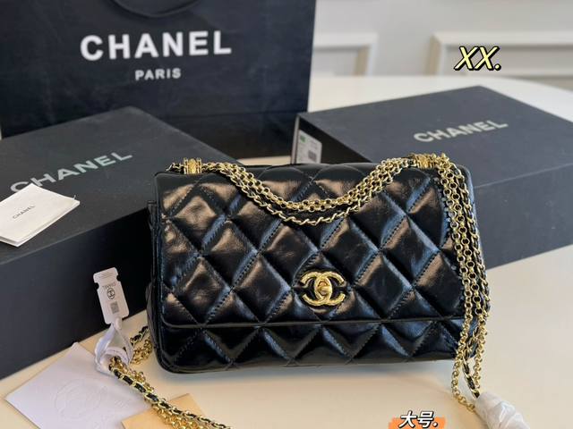 大号 折叠盒 Size:26×15大号 Chanel香奈儿24A新款多层链条包 防油蜡皮材质搭配多层链条~ 满满的高级感 氛围好瞬间拉满 经典双c Logo辨识 大号 折叠盒 Size:26×15大号 Chanel香奈儿24A新款多层链条包 防油蜡皮材质搭配多层链条~ 满满的高级感 氛围好瞬间拉满 经典双c Logo辨识