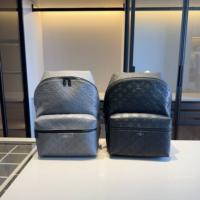 新品推荐 顶级货lv专柜经典discovery双肩包男女通用款哦众多明星追捧的单品哦 原版压花牛皮顶级原版五金 原版做工～原单品质 内里超大容量出门旅游首选 超