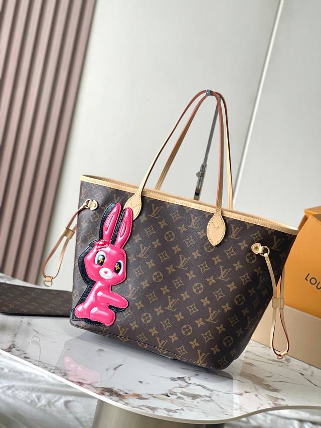 出厂价 特级mb原厂皮 Neverfull 中号手袋 型号：M47200芯片版 材料：A级全钢五金，进口原厂面料 包装：全套原厂免税mb包装 尺寸：31X28.