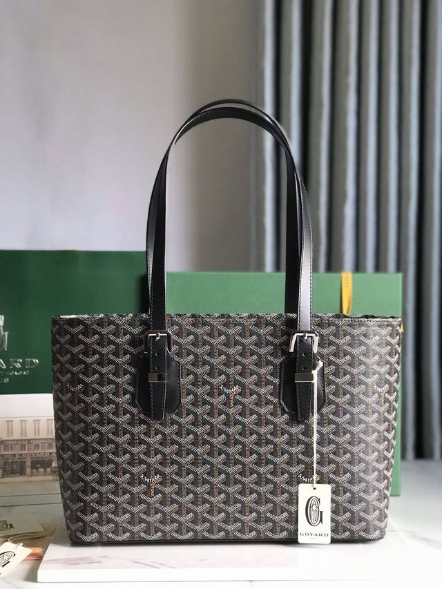 正品级 Goyard 新款中古包，立挺的版型洋溢着都市的时尚感，知性典雅简约中性，冷酷范十足。 双拉链开口，内附双隔层袋，手柄长度可随意调节，既可手提也可肩背！