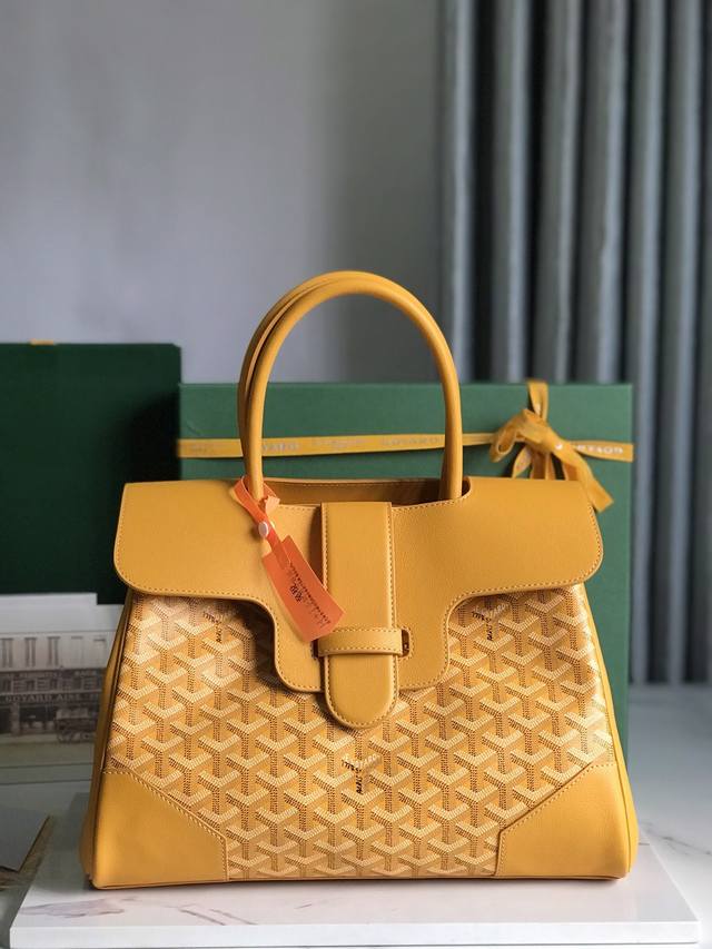 正品级 Goyard 西贡tote 这款西贡母包一出场就有bk的气场，整体更加大气优雅，同时又散发着独特且慵懒的魅力。两侧展开，内部容量很大，秉承着一贯的实用性