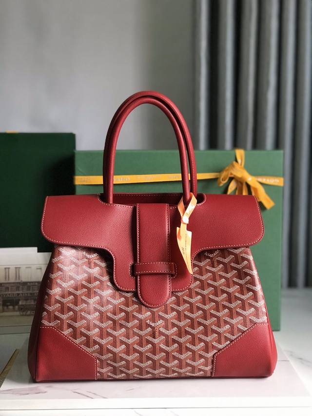 正品级 Goyard 西贡tote 这款西贡母包一出场就有bk的气场，整体更加大气优雅，同时又散发着独特且慵懒的魅力。两侧展开，内部容量很大，秉承着一贯的实用性