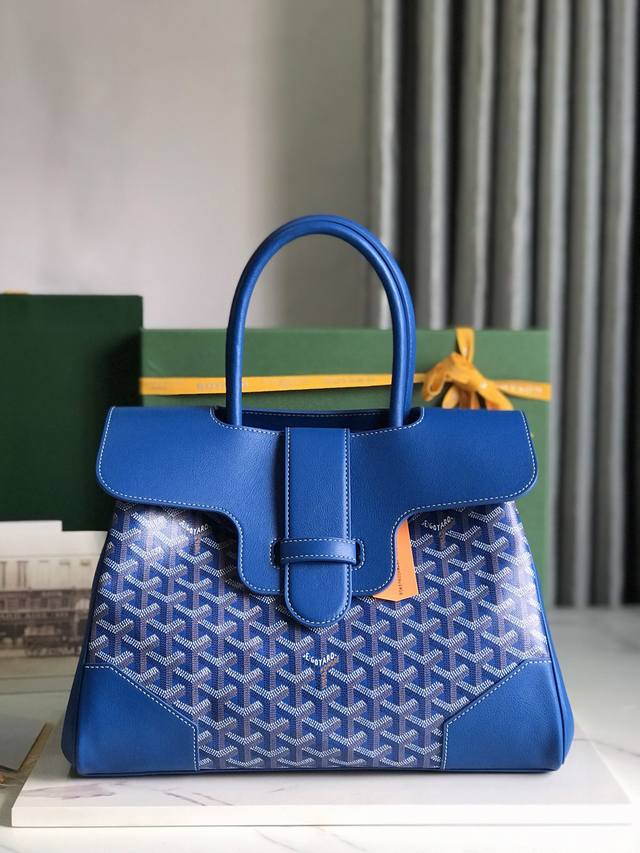 正品级 Goyard 西贡tote 这款西贡母包一出场就有bk的气场，整体更加大气优雅，同时又散发着独特且慵懒的魅力。两侧展开，内部容量很大，秉承着一贯的实用性