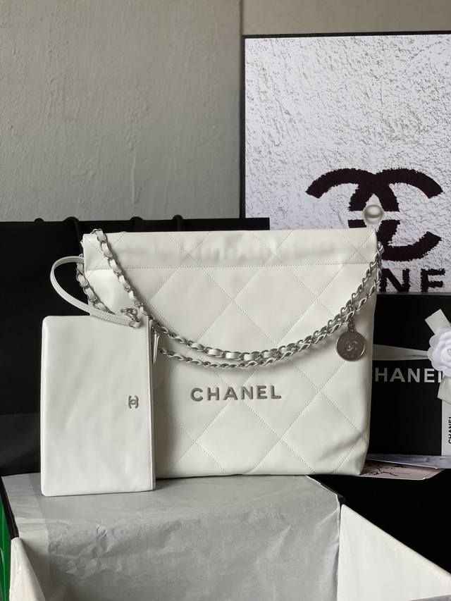 As3260# Chanel 新品 油蜡皮 小胎牛皮 索口购物袋 独家实拍香奈儿链条包 单肩包，秋冬走秀款柔软舒适，品质质量超赞 喜欢的美美抓紧自留啦 搭配冬装