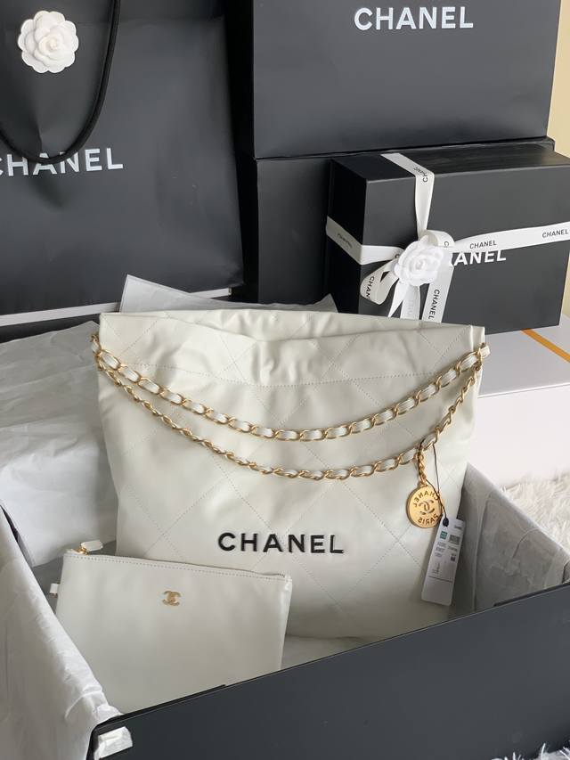 As3260# Chanel 新品 油蜡皮 小胎牛皮 索口购物袋 独家实拍香奈儿链条包 单肩包，秋冬走秀款柔软舒适，品质质量超赞 喜欢的美美抓紧自留啦 搭配冬装