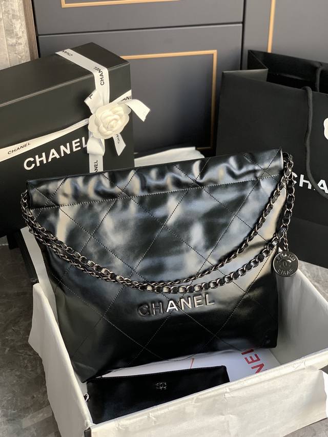 As3260# Chanel 新品 油蜡皮 小胎牛皮 索口购物袋 独家实拍香奈儿链条包 单肩包，秋冬走秀款柔软舒适，品质质量超赞 喜欢的美美抓紧自留啦 搭配冬装