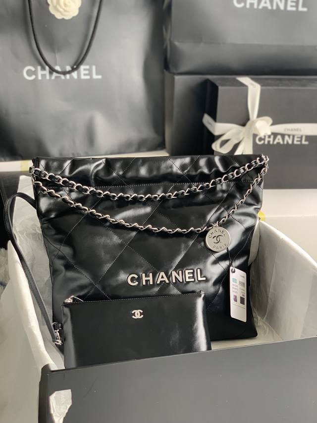 As3260# Chanel 新品 油蜡皮 小胎牛皮 索口购物袋 独家实拍香奈儿链条包 单肩包，秋冬走秀款柔软舒适，品质质量超赞 喜欢的美美抓紧自留啦 搭配冬装