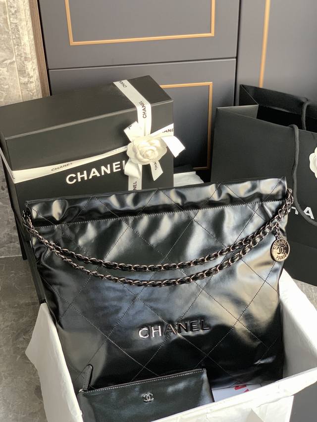 As3261# Chanel 爆款 油蜡皮 小胎牛皮 索口购物袋 独家实拍香奈儿链条包 单肩包，秋冬走秀款柔软舒适，品质质量超赞 喜欢的美美抓紧自留啦 搭配冬装