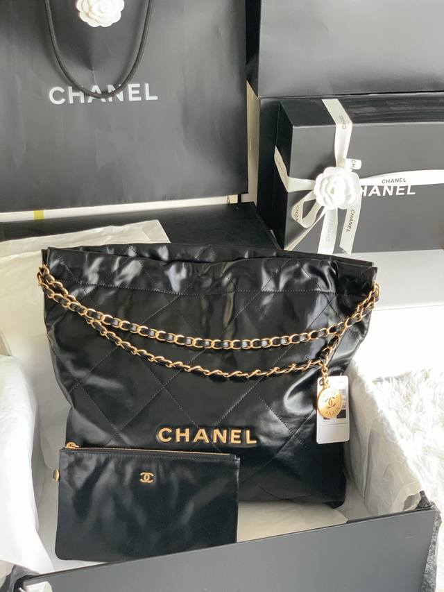 As3261# Chanel 爆款 油蜡皮 小胎牛皮 索口购物袋 独家实拍香奈儿链条包 单肩包，秋冬走秀款柔软舒适，品质质量超赞 喜欢的美美抓紧自留啦 搭配冬装