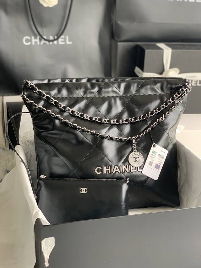 As3261# Chanel 爆款 油蜡皮 小胎牛皮 索口购物袋 独家实拍香奈儿链条包 单肩包，秋冬走秀款柔软舒适，品质质量超赞 喜欢的美美抓紧自留啦 搭配冬装