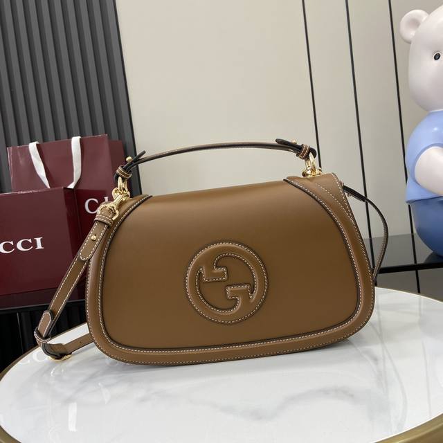 配全套原厂绿盒包装 新款 Gucci Blondie系列中号手提包 Gucci Blondie系列全新手袋饰有在20世纪70年代初期首次亮相的品牌系列经典标识，