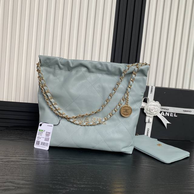 Chane124K 颗粒22Bag 慵懒氛围感拉满 As3260 设计融合了时尚与现代元素 展现出别样的可爱和时髦啦~ 只是看着就感受到活力四射啦~ 金属配皮l