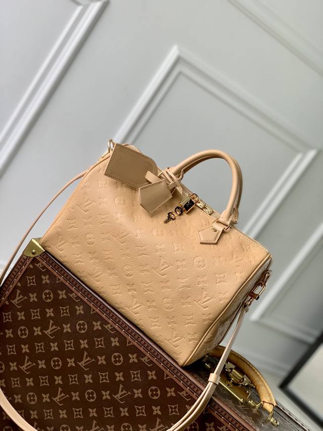 M11323杏色 全皮 特惠 本款speedy Soft 30 手袋焕新speedy 手袋的经典设计，以 Monogram Empreinte皮革和绒面牛皮革内