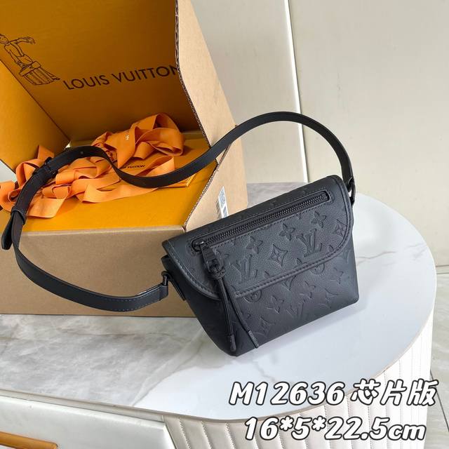 变码芯片版 内部价p 款号： M12636 原单加强版 独家实拍背景图 本款 Pulse 迷你手袋取材 Monogram Shadow 压纹皮革，以动感廓形存放