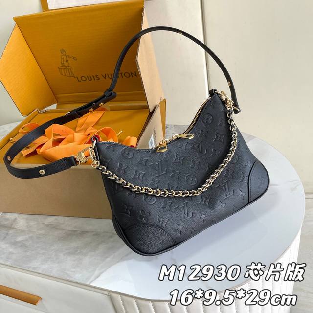 变码芯片版 内部价p 款号： M12930黑色，M13224杏色 原单加强版 独家实拍背景图 本款 Boulogne 手袋选用 Monogram Emprein