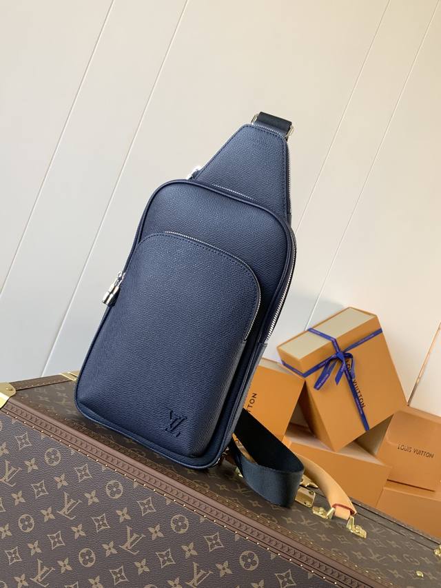 顶级原单 变码芯片 款号:30971蓝色十字纹 本款 Avenue 单肩包取材 Damier Graphite 帆布,为正面外袋点缀路易威登巴黎标识皮革贴饰。可 顶级原单 变码芯片 款号:30971蓝色十字纹 本款 Avenue 单肩包取材 Damier Graphite 帆布,为正面外袋点缀路易威登巴黎标识皮革贴饰。可