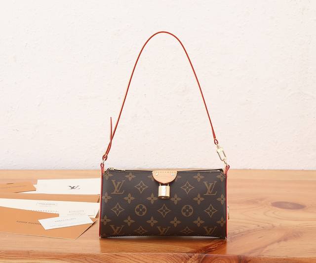 顶级原单、全钢五金 2024春夏走秀、手袋 腋下包 手袋选用柔软 Monogram Empreinte 老花料，令拉链头的 Lv Circle 标识等瞩目细节映