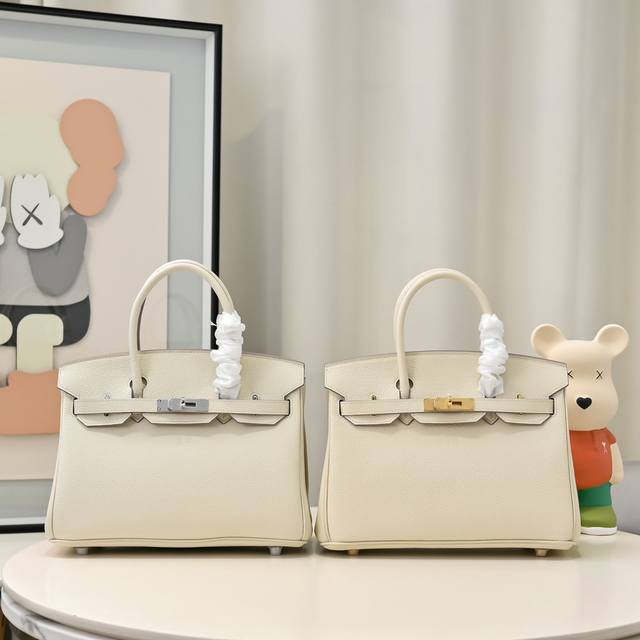 Hermes Bk 爱马仕经典中的经典款 历史悠久 经典美包 爱不释手 外头层小牛荔枝纹 内里羊皮 五金 车线看细节 全球销量已经超过益力多[偷笑][偷笑] 尺