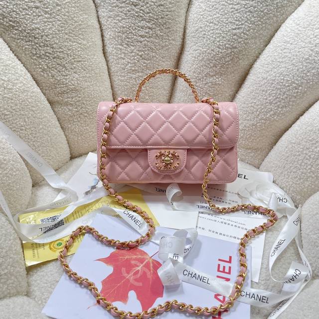 新款现货！Chane124C 4362钻石字母手柄mini Cf 黑钻手柄 小羊皮磨砂金属 五金，Logo字母手柄精致又贵气，扣盖部分的皮穿连logo也很优雅