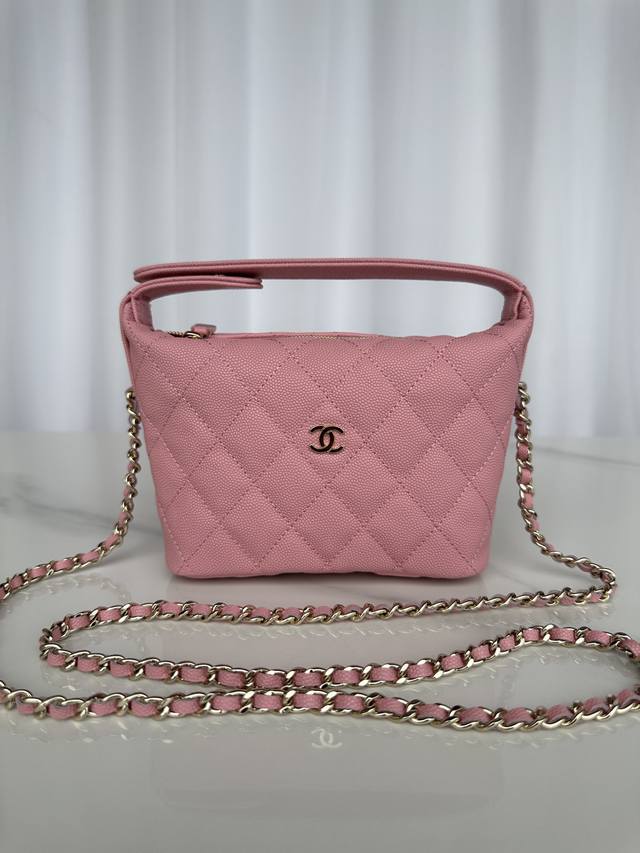 品牌:Chanel型号:As4386简介:原单质量，经典之作，华丽与气质的前沿，是你意想不到的尊贵。皮种：球纹牛皮，原单进口球纹皮，里配原版布。五金:原版五金配