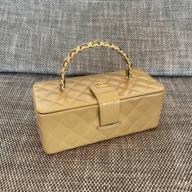 Chanel Vintage 珠光手提化妆包 尺寸:22X10X8.5Cm