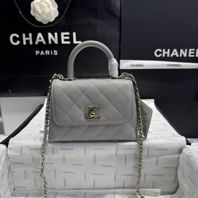 424414 .5Cm超迷你nano鱼子酱24K最新款的coco Handle Nanoohanel原单品质经典之作车边浅金色!热度十足的cocohandle是 424414 .5Cm超迷你nano鱼子酱24K最新款的coco Handle Nanoohanel原单品质经典之作车边浅金色!热度十足的cocohandle是