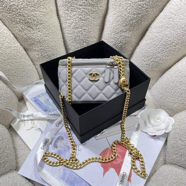 24K 盒子包 牛仔布 最美爱心调节扣 可调节链条的 采用双c浮雕工艺logo精致绝美 : 款号a P3204 尺寸9.5-18-8 配包装