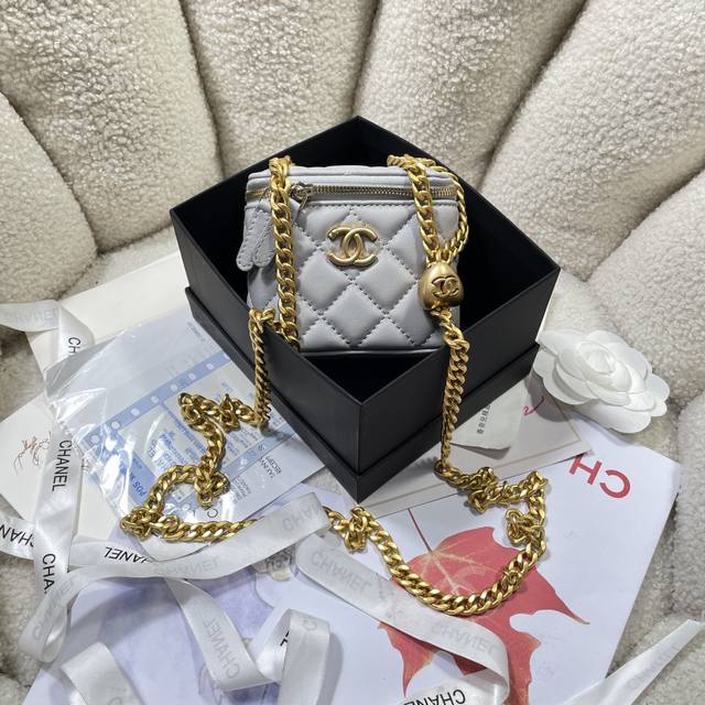 24K 盒子包 牛仔布 最美爱心调节扣 可调节链条的 采用双c浮雕工艺logo精致绝美 : 款号a P3203 尺寸11-8.5-7 配包装 24K 盒子包 牛仔布 最美爱心调节扣 可调节链条的 采用双c浮雕工艺logo精致绝美 : 款号a P3203 尺寸11-8.5-7 配包装