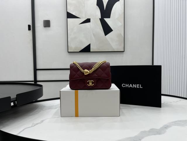 As3828小号 Chanel 23P 羊皮爱心球完胜金球 金球有多火不用多说了吧,专柜难买程度5颗星,这次新一季上新爱心款,火速来 Get 哑光磨砂质感的爱心 As3828小号 Chanel 23P 羊皮爱心球完胜金球 金球有多火不用多说了吧,专柜难买程度5颗星,这次新一季上新爱心款,火速来 Get 哑光磨砂质感的爱心