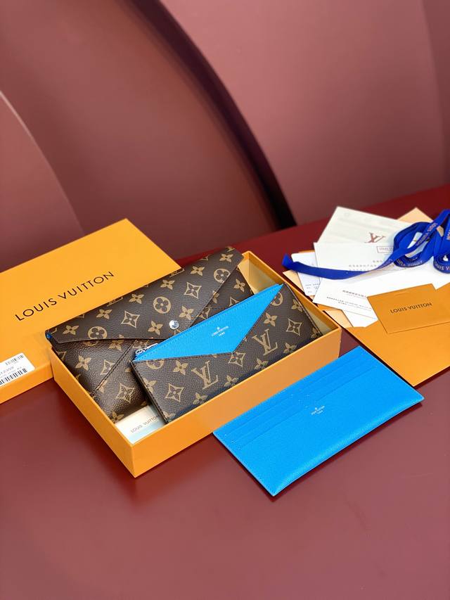 原厂皮 M12359 蓝色！Kirigami 袋裝萬用錢包、這款kirigami袋裝萬用錢包以日本的剪紙藝術而命名，時尚錢包採用標誌性的monogram塗層帆布