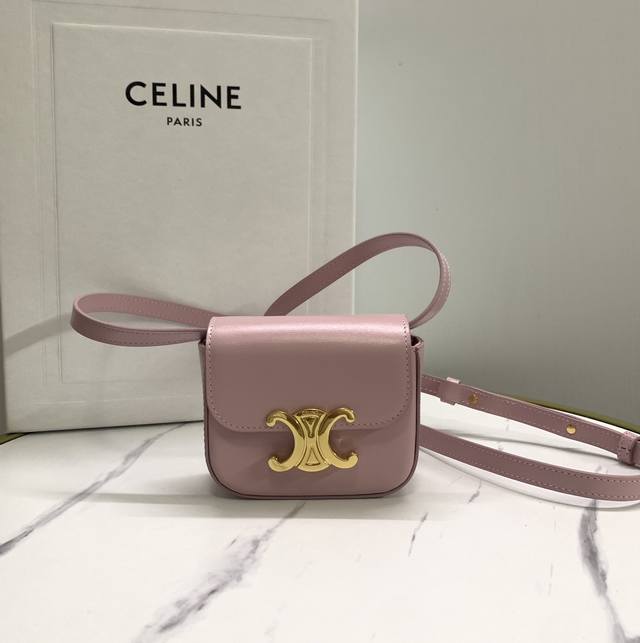 正品级 Celine 新品mini 耳机包 C家这一年陆续出的小包但这一季cline Mini可可爱爱必收、虽然小包容量不是特别大、但是颜值暴击，可爱暴击又不是