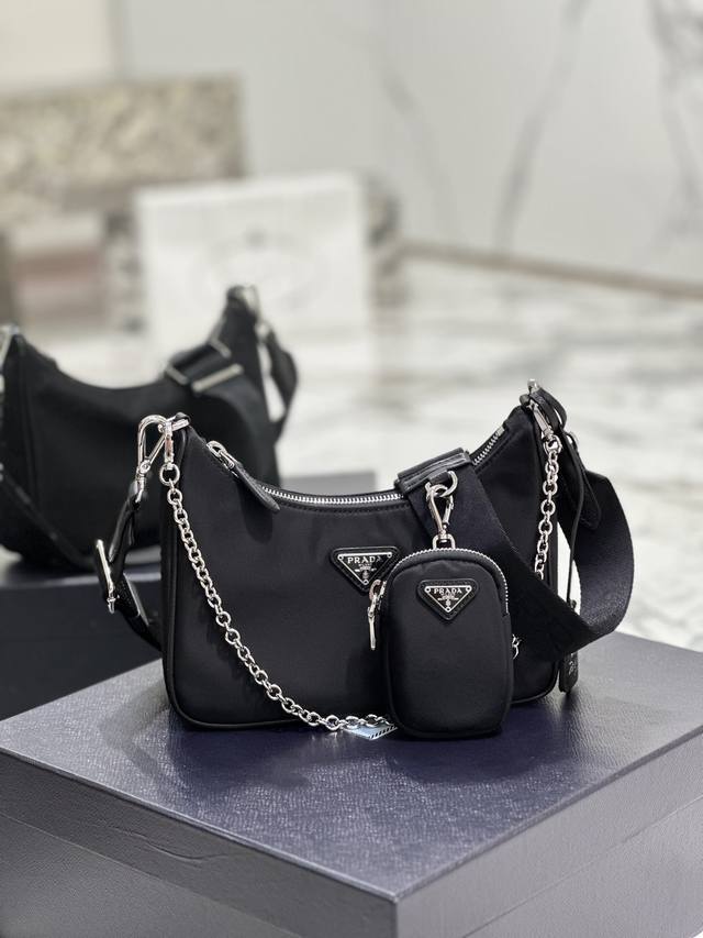 正品级 新版本 Hobo三合一 酷girl出街的王炸单品，更是解锁多种背法！单肩 斜挎 手拎 腋下 腰包随便一刷明星网红博主都能看到的穿搭包，设计简约又百搭，无