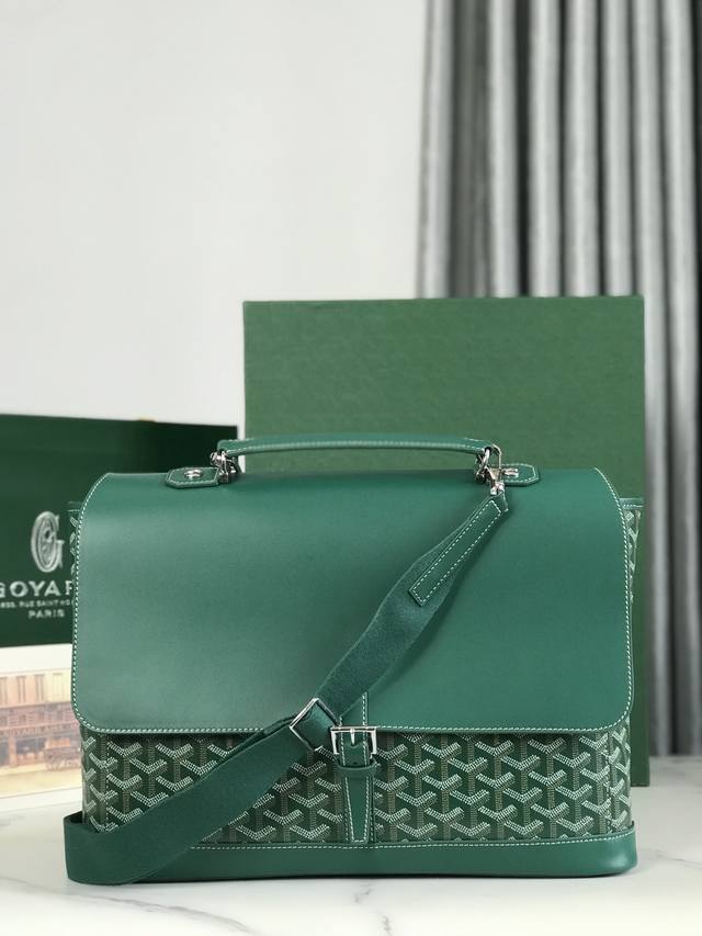 正品级 Goyard全新citadin邮差包 #Goyard Citadin# 名称源于法语“都市人”的释义，配备可拆卸肩带，既可作为手提公文包用于商务外出，又