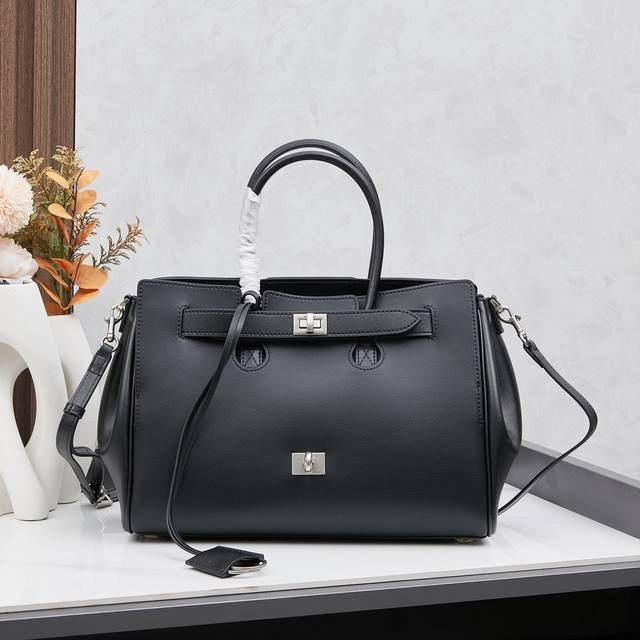 Vlog细节｜Balenciaga Bel Air简约又时尚 Vlog细节｜Balenciaga Bel Air简约又时尚 Balenciga Bel Air秀