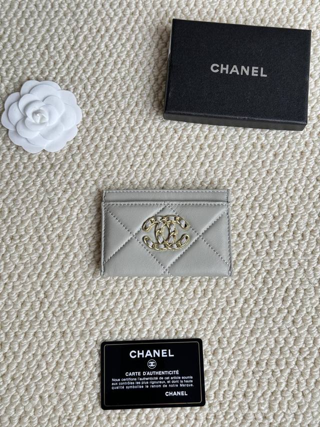 Chanel 经典羊皮卡包 香奈儿专柜新款卡包 款号:A P1167 尺寸:7.5 × 11.2 × 0.5 Cm 做工精细 品质高端