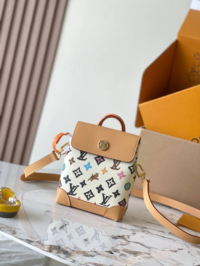 顶级原单本款 Nano Steamer 艺术家赋予 Monogram 图案手绘观感，牛皮革塑造加固包角、肩带和翻盖。 型号：M83428 尺寸：15*18*7C