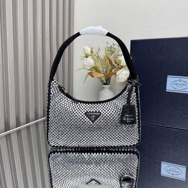 顶级原单 闪钻hobo新款金色系列1Ne515闪钻，最美最闪的水钻hobo进口钻网 亮闪闪的外表 夜灯下blingbling的效果非常吸睛 回头率特高拿到哪里都