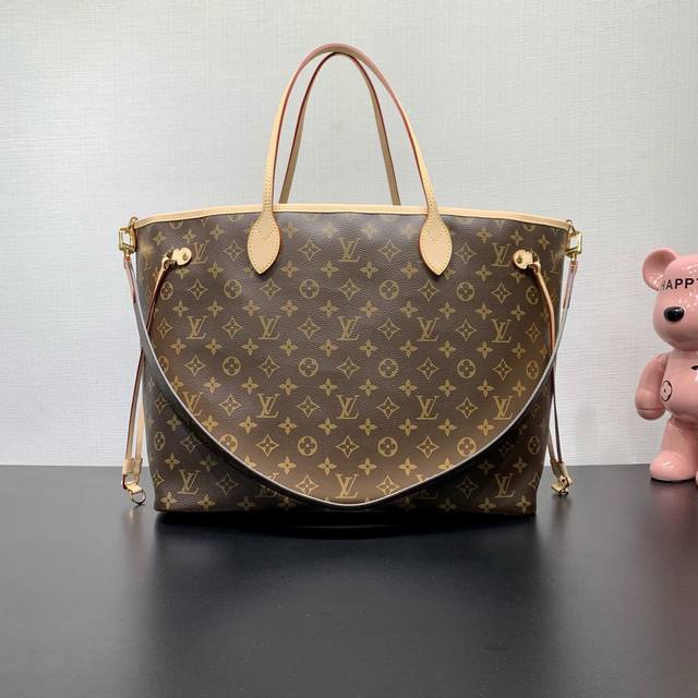 款号：M11948 Neverfull Bandoulière Inside Out Gm 手袋以 Monogram 帆布和缤纷压花织物演绎双面设计，再令考究包