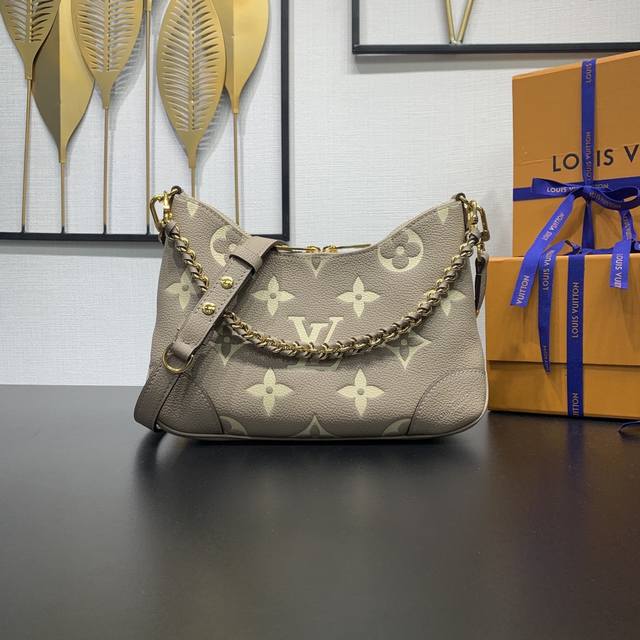 款号:M13224免税 本季的boulog以monogram Embossed皮革材质重新演绎了可灵活运用的标志性设计。与帆布材质的现有设计一样,可以演绎出多种 款号:M13224免税 本季的boulog以monogram Embossed皮革材质重新演绎了可灵活运用的标志性设计。与帆布材质的现有设计一样,可以演绎出多种